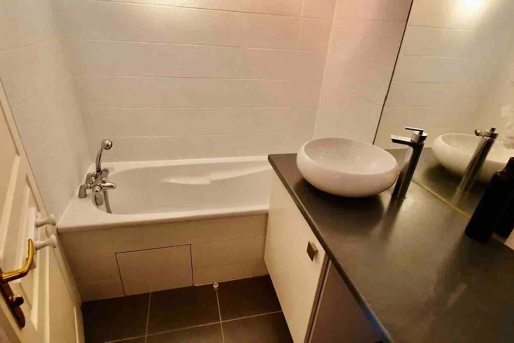 Tichnich Appartement - 2 Bedrooms - 1 Min Away From Train Station Annemasse Ngoại thất bức ảnh